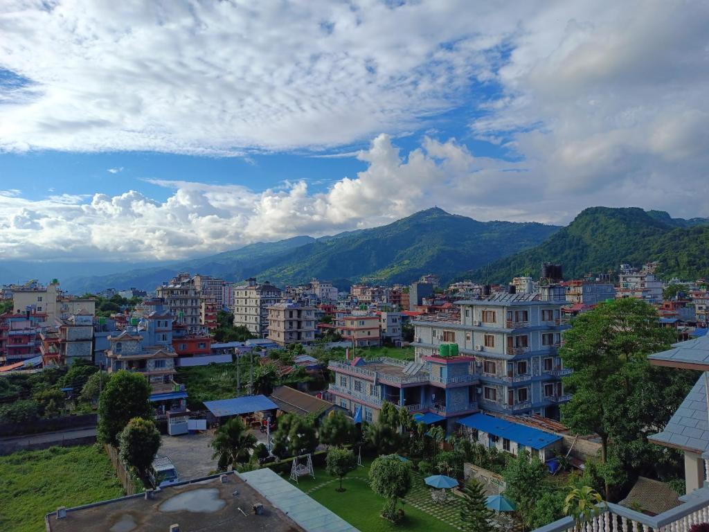 Apartment with Mountain View